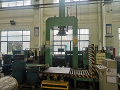 龍門(mén)式壓機
